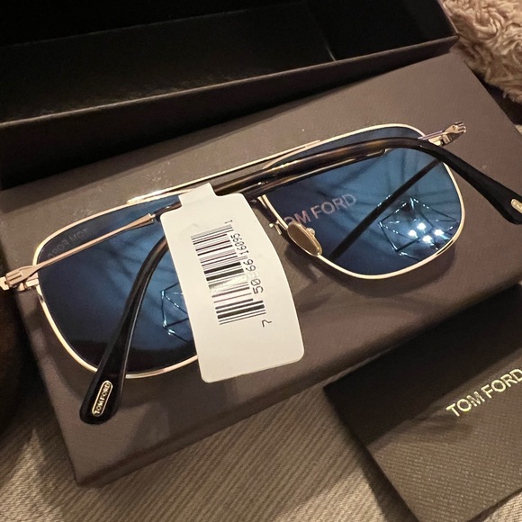 authentic men’s Tom Ford sunglasses. new with tag - Picture 4 of 11